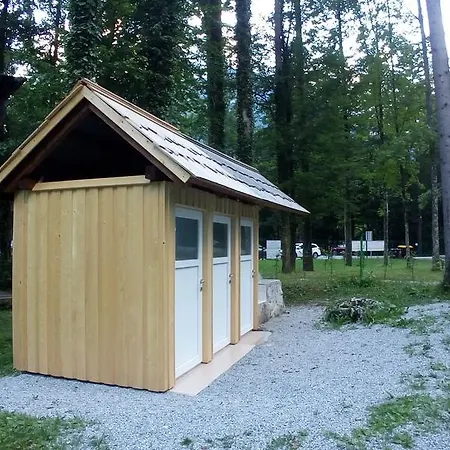 キャンプ場 Kamp Alpe Kamniska Bistrica